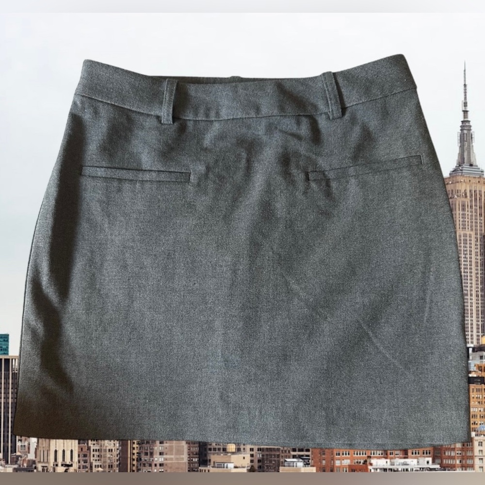 H&M Dressy Mini Skirt in dark gray melange
colorway in Women’s Size 0